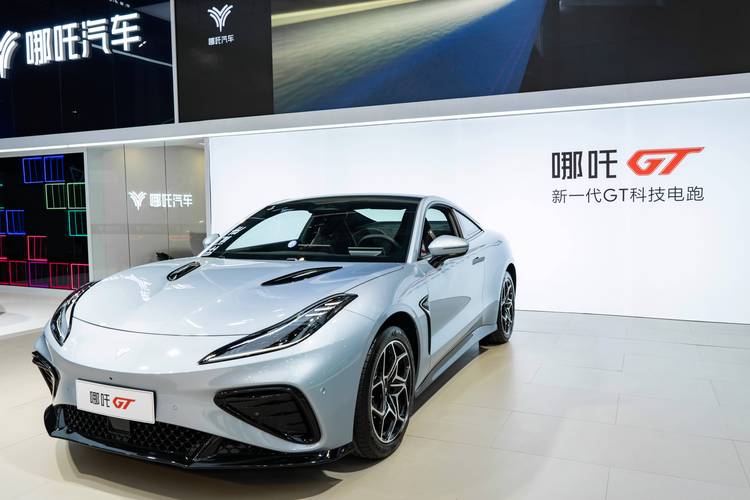 广州108哪吒汽车在智能汽车领域的表现，领途汽车在新能源汽车市场中的影响力